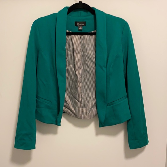 Green Cropped Blazer - Picture 1 of 3